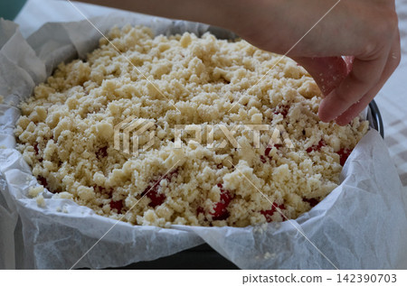 Preparing Strawberry Crumble Cake with Homemade Streusel Preparing Strawberry Crumble Cake with Homemade Streusel 142390703