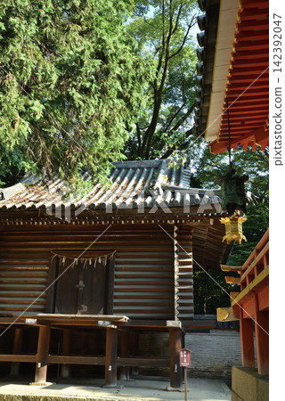 岩清水八幡宮的夏日：倉庫與正殿走廊（京都府八幡市） 142392047