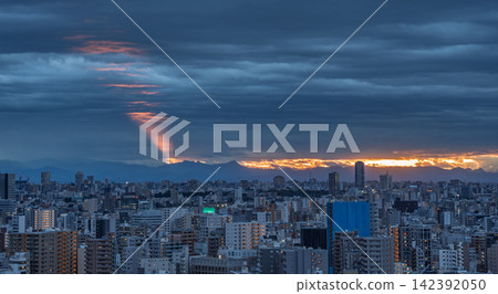 A panoramic view of Tokyo enveloped in thick clouds and the sunset. A panoramic view of Tokyo enveloped in thick clouds and the sunset. 142392050