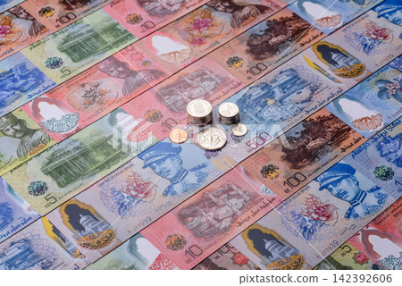 Brunei paper money, dollar banknotes and sen coins as currency for exchange or travel. Brunei money Brunei paper money, dollar banknotes and sen coins as currency for exchange or travel. Brunei money 142392606