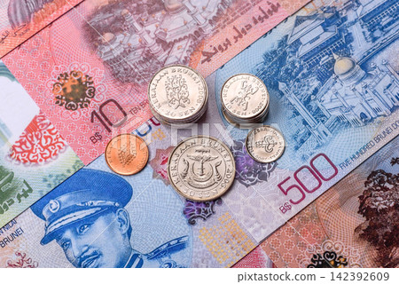Brunei paper money, dollar banknotes and sen coins as currency for exchange or travel. Brunei money Brunei paper money, dollar banknotes and sen coins as currency for exchange or travel. Brunei money 142392609
