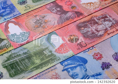 Brunei paper money, dollar banknotes and sen coins as currency for exchange or travel. Brunei money Brunei paper money, dollar banknotes and sen coins as currency for exchange or travel. Brunei money 142392620