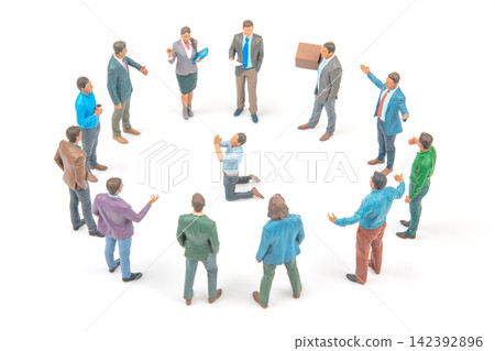 Miniature people in a circle discussing and presenting ideas 142392896