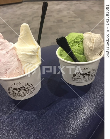 碗裝義式冰淇淋 碗裝義式冰淇淋 142393081