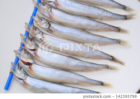 Note: This product is uncooked and uncooked. Shishamo (smelt), shishamo, willow leaf fish, fish. Note: This product is uncooked and uncooked. Shishamo (smelt), shishamo, willow leaf fish, fish. 142393799