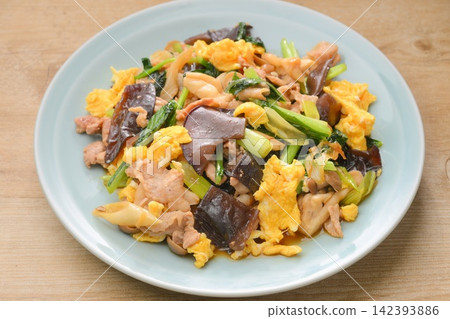 A Chinese dish: stir-fried eggs, wood ear mushrooms, pork, and komatsuna (Japanese mustard spinach). A Chinese dish: stir-fried eggs, wood ear mushrooms, pork, and komatsuna (Japanese mustard spinach). 142393886