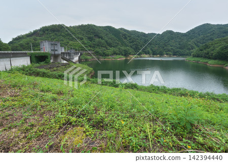 東荒川水壩,水壩湖,六月 東荒川水壩,水壩湖,六月 142394440