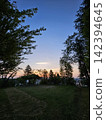 sun setting park 142394645