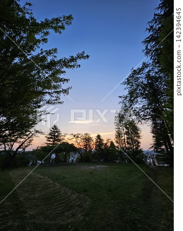 sun setting park 142394645