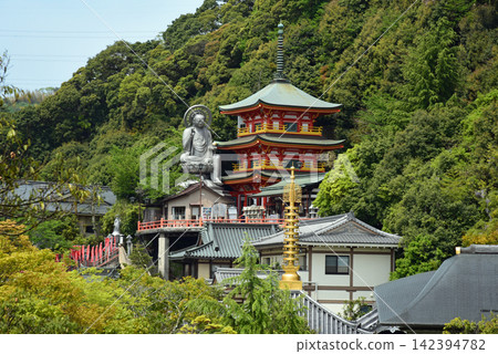 宍山長後尊子寺玉藏院:三重塔與地藏菩薩像 宍山長後尊子寺玉藏院:三重塔與地藏菩薩像 142394782