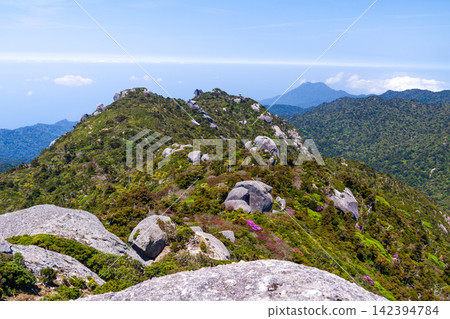 屋久島世界自然遺產:黑岳壯麗景色(春季) 屋久島世界自然遺產:黑岳壯麗景色(春季) 142394784