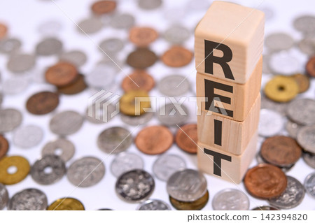 REIT text and Japanese yen coins REIT text and Japanese yen coins 142394820