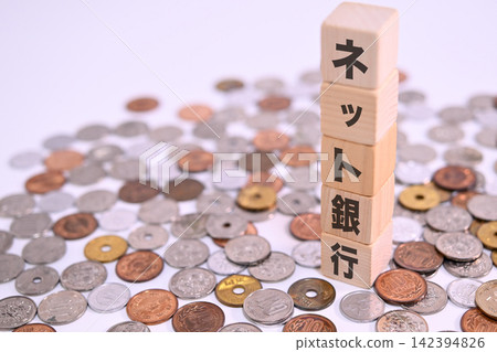 網路銀行文字與日圓硬幣 網路銀行文字與日圓硬幣 142394826