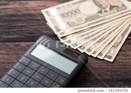 100,000日元和計算器 142395750