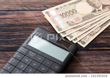 50,000 yen and a calculator 50,000 yen and a calculator 142395934