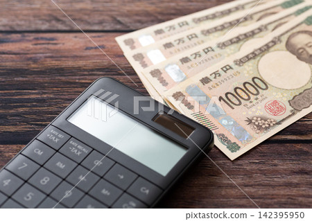 4萬日圓和一個計算器 4萬日圓和一個計算器 142395950