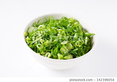 切碎的蔥(食材) 切碎的蔥(食材) 142396058