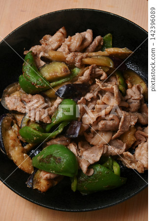 味噌炒茄子青椒豬肉 味噌炒茄子青椒豬肉 142396089