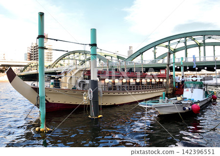 Houseboats docked at a pier on the Sumida River Houseboats docked at a pier on the Sumida River 142396551