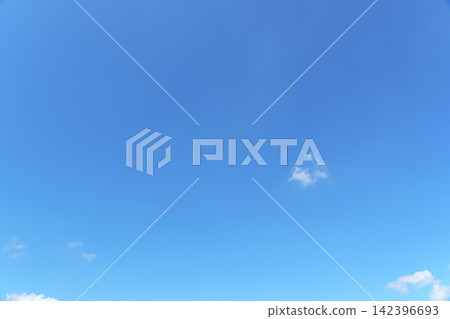 Summer sunshine, dazzling blue sky and white clouds 04 Summer sunshine, dazzling blue sky and white clouds 04 142396693