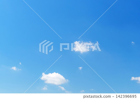 夏日陽光,湛藍的天空和潔白的雲 06 夏日陽光,湛藍的天空和潔白的雲 06 142396695