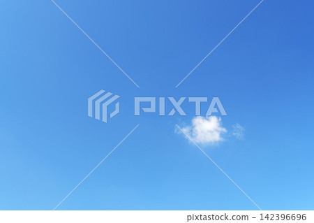 Summer sunshine, dazzling blue sky and white clouds 07 Summer sunshine, dazzling blue sky and white clouds 07 142396696
