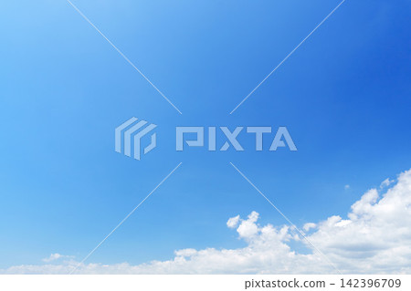 夏日的陽光,湛藍的天空和潔白的雲 20 夏日的陽光,湛藍的天空和潔白的雲 20 142396709