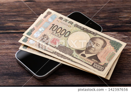 30,000 yen and a smartphone 30,000 yen and a smartphone 142397656
