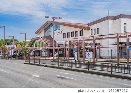 A view of the area in front of Gotemba Station in Gotemba City (Shizuoka Prefecture) A view of the area in front of Gotemba Station in Gotemba City (Shizuoka Prefecture) 142397952