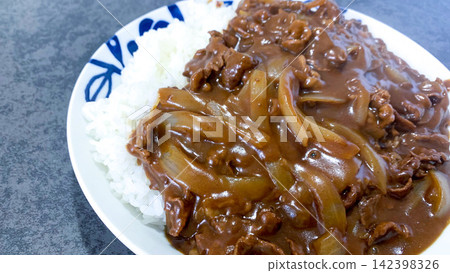 Homemade Hayashi rice with plenty of beef and onions Homemade Hayashi rice with plenty of beef and onions 142398326