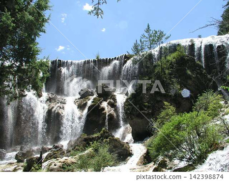 Jiuzhaitan Waterfall in Jiuzhaigou, China, Sichuan Province, World Natural Heritage Site 142398874