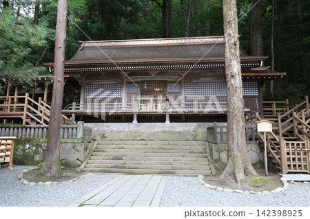 諏訪大神社上殿本殿 2026 ③ 諏訪大神社上殿本殿 2026 ③ 142398925