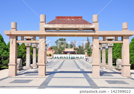 中國,絲路,河西走廊,甘肅省,武威市,雷神廟,雷台漢墓,進山小路 中國,絲路,河西走廊,甘肅省,武威市,雷神廟,雷台漢墓,進山小路 142399022