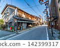 【傳統建築群重要保護區】川原町-芹町地區：滋賀縣彥根市原川原町2號的春景 142399317