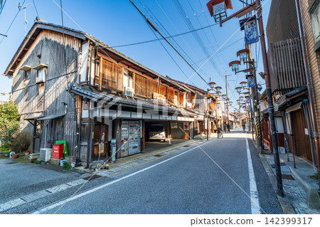 【傳統建築群重要保護區】川原町-芹町地區：滋賀縣彥根市原川原町2號的春景 142399317