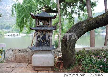 World Cultural Heritage Site: Yuquan Park, Lijiang Ancient City, Yunnan Province - Lanterns World Cultural Heritage Site: Yuquan Park, Lijiang Ancient City, Yunnan Province - Lanterns 142400270
