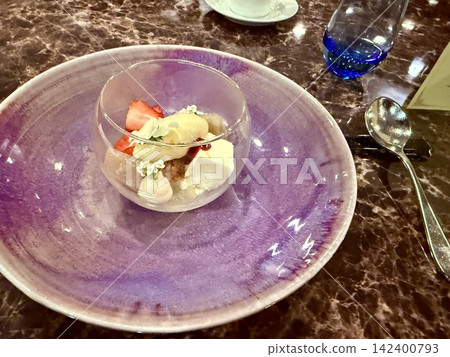 令人垂涎的菜餚和甜點 令人垂涎的菜餚和甜點 142400793