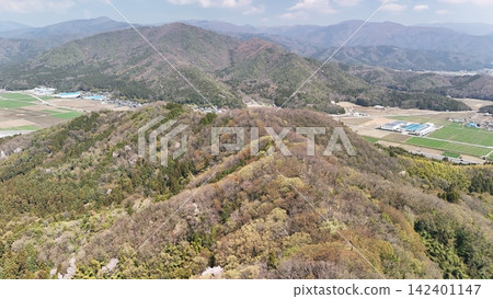 An aerial view of Toragozenyama Castle, where Oda Nobunaga set up camp during his attack on Odani Castle. An aerial view of Toragozenyama Castle, where Oda Nobunaga set up camp during his attack on Odani Castle. 142401147