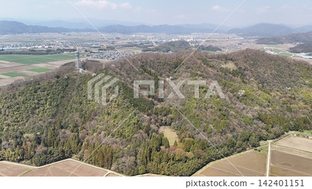 An aerial view of Toragozenyama Castle, where Oda Nobunaga set up camp during his attack on Odani Castle. An aerial view of Toragozenyama Castle, where Oda Nobunaga set up camp during his attack on Odani Castle. 142401151