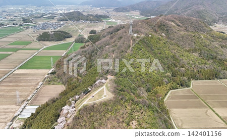 An aerial view of Toragozenyama Castle, where Oda Nobunaga set up camp during his attack on Odani Castle. An aerial view of Toragozenyama Castle, where Oda Nobunaga set up camp during his attack on Odani Castle. 142401156