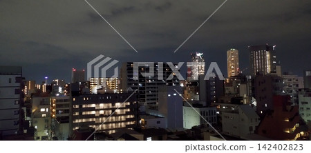 從梅田天空大廈看的夜視圖 從梅田天空大廈看的夜視圖 142402823