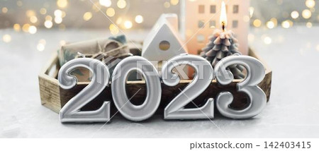 Silver 2023 numbers sculpture with flowers on outdoor table Silver 2023 numbers sculpture with flowers on outdoor table 142403415