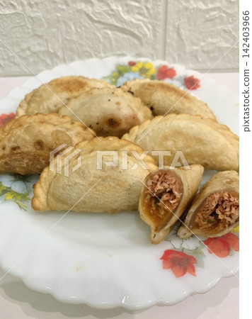 Cireng is a compound of fried aci. Cireng, simple but evocative of taste. Aci is a type of starch extracted from tubers or sago flour, which in Sundanese is commonly referred to by the name of sempeu. Cireng is a compound of fried aci. Cireng, simple but evocative of taste. Aci is a type of starch extracted from tubers or sago flour, which in Sundanese is commonly referred to by the name of sempeu. 142403966