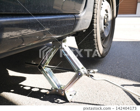 Changing the tires on a private car Changing the tires on a private car 142404173