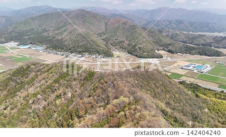 近江國：從虎後禪山城上方俯瞰「大谷城」全景 142404240