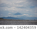 The magnificent view of Mount Fuji peeking through the clouds and the vast coastline at Miho no Matsubara 142404359