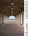 The harbor's modern corridors and tunnels of geometric columns 142404363
