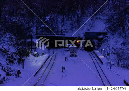 JR室蘭本線,小堀站(北海道:2016年1月) JR室蘭本線,小堀站(北海道:2016年1月) 142405704