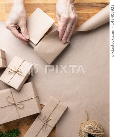 Minimal Christmas gift arrangement with kraft paper and festive copy space 142406922