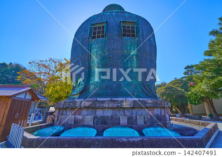 Back view of the Kamakura Great Buddha in Kamakura City, Kanagawa Prefecture in autumn Back view of the Kamakura Great Buddha in Kamakura City, Kanagawa Prefecture in autumn 142407491